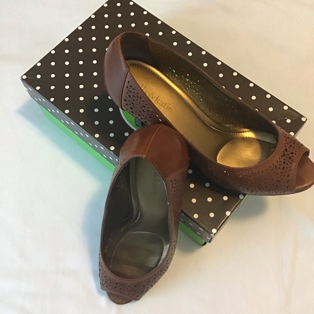 Kelly &  Katie brown open toe pumps 8.5